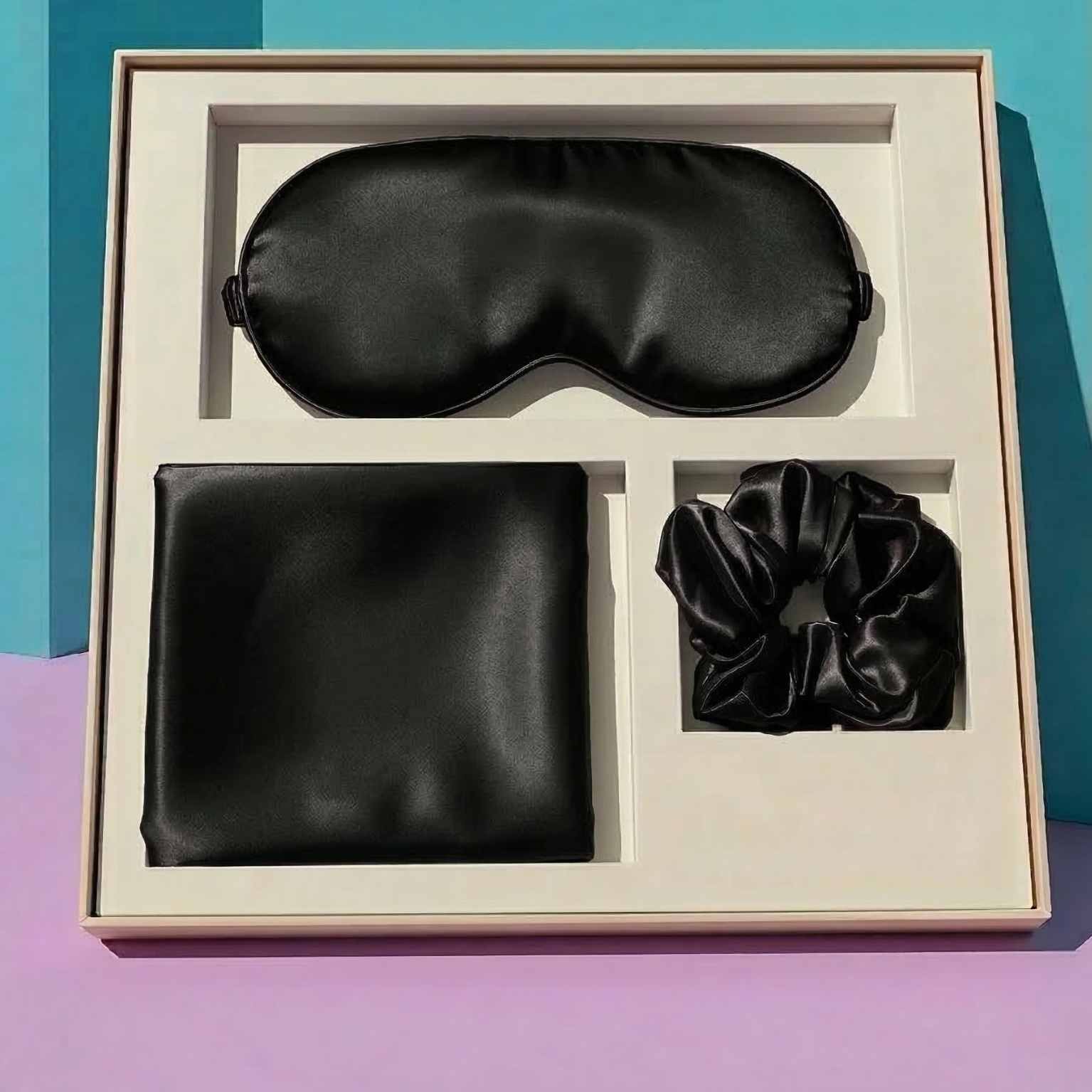 The sleep kit : Dream Hard, Don’t Text Back - Image 2