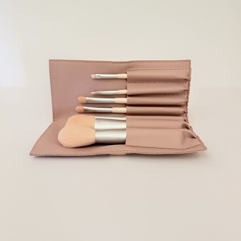 Make-up brushes